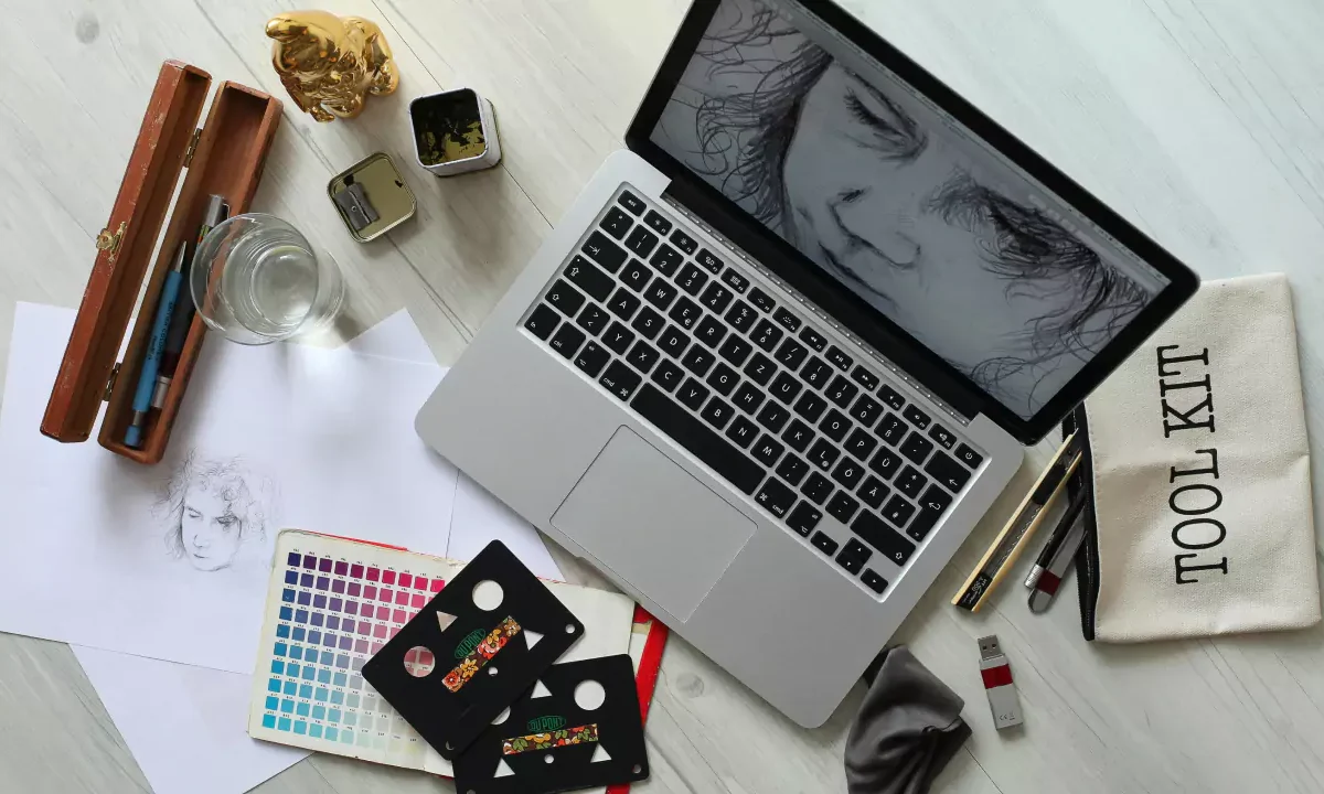 Capitalize on fruit to identify a ball.